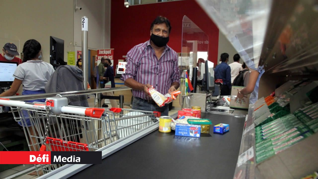 Nazeer Abdoola est le tout premier participant du jeu « Rempli to caddie ».