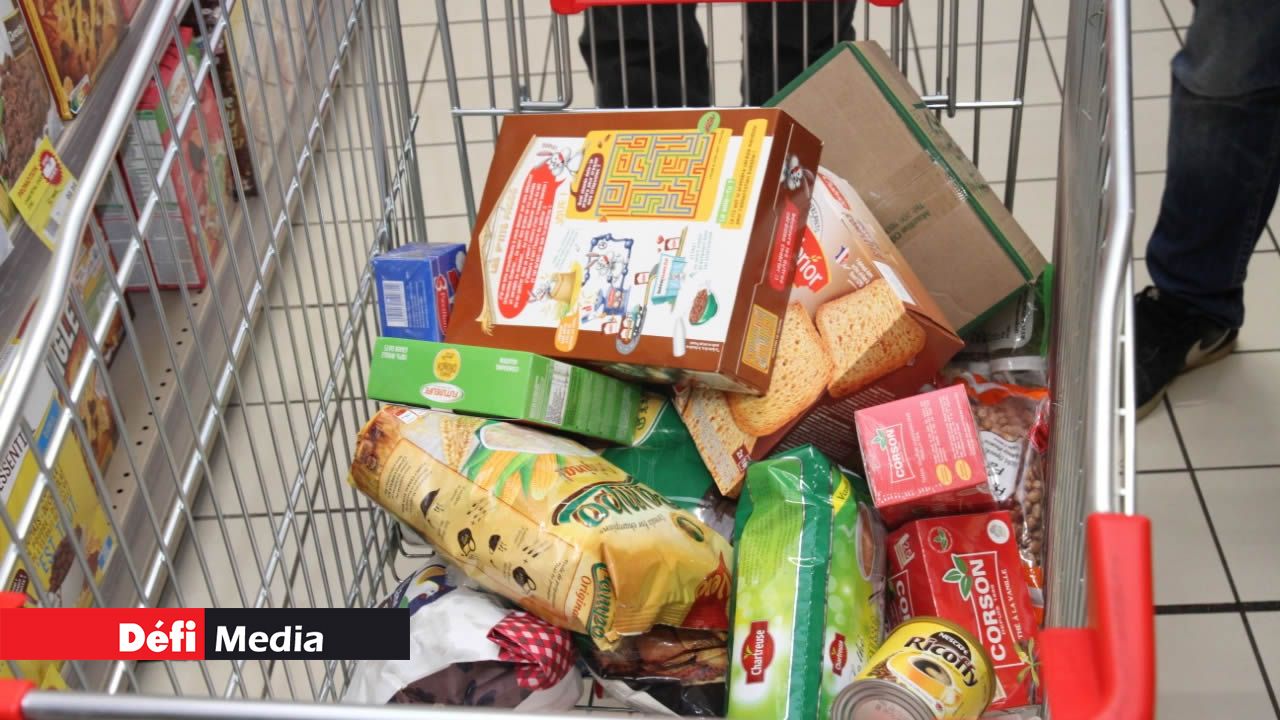 Il a pris des produits alimentaires consommés au quotidien.