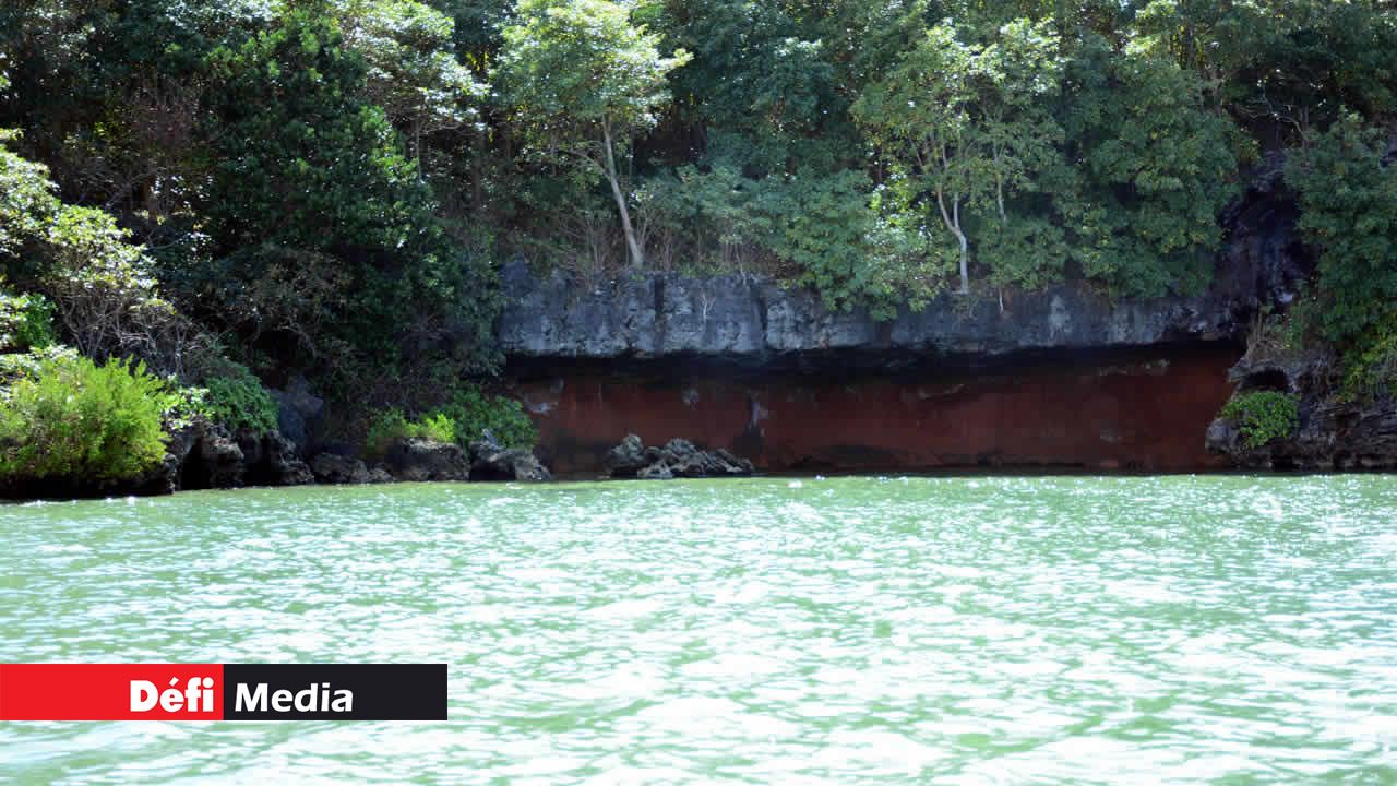 Cave où les Hollandais s’entraînaient et se réfugiaient. Vieux-Grand-Port