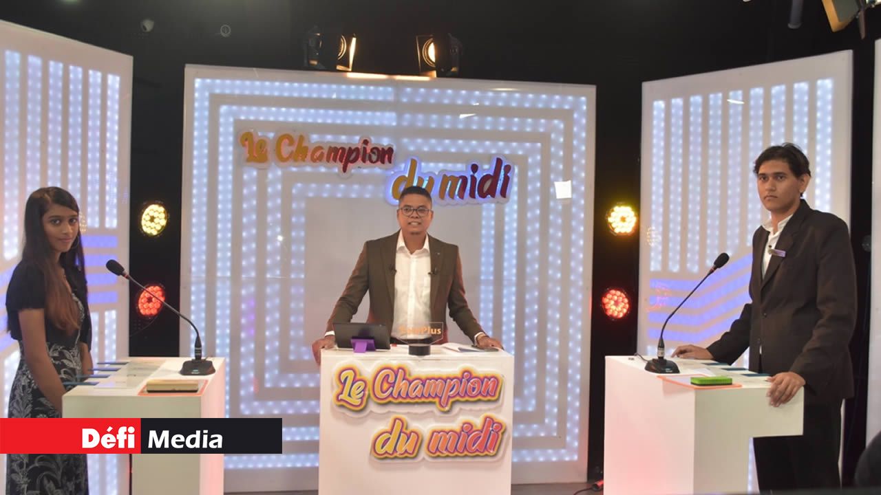 La finale a été palpitante entre Deepika Purahoo, 14 ans, du collège Lorette de Quatre-Bornes, et Ruddy Bhujun, 17 ans, du Sookdeo Bissoondoyal State College.