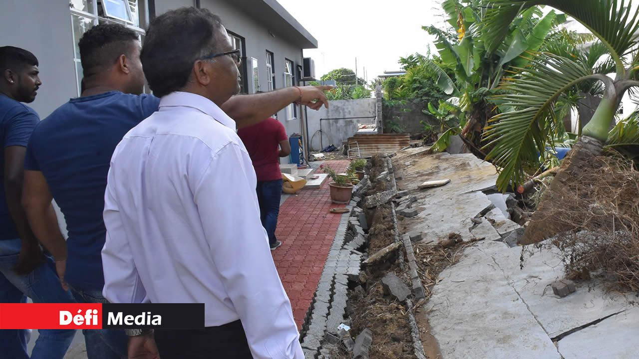 L’eau boueuse a causé beaucoup de dégâts à Cottage.