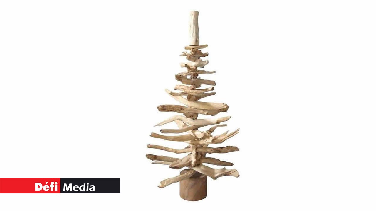 Est-etik propose des sapins en bois flotté. Noël