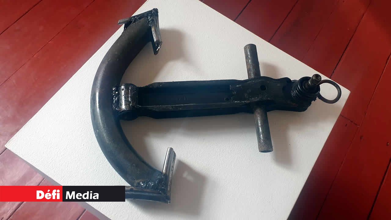 « Anchor » est l’œuvre de Ravi Beekharry. Le sculpteur a privilégié du métal pour la confectionner afin d’illustrer que la bataille du Grand-Port est ancrée dans l’histoire navale de Maurice. National History Museum