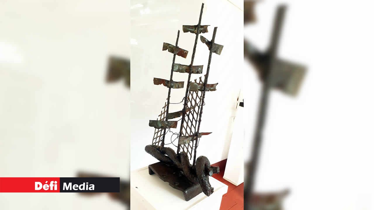 Cette œuvre de Jocelyn Louise est intitulée « Negriye ». National History Museum