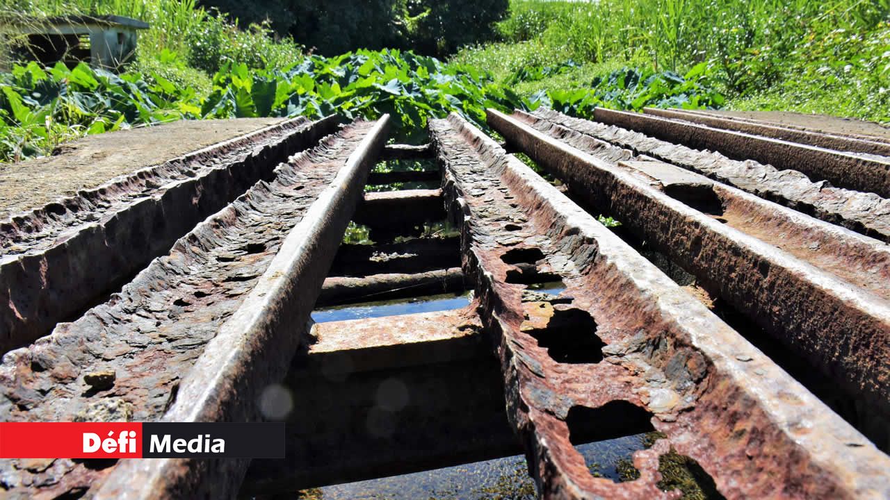 Ce pont en fer, certes rouillé, dégage néanmoins un certain charme. Balade