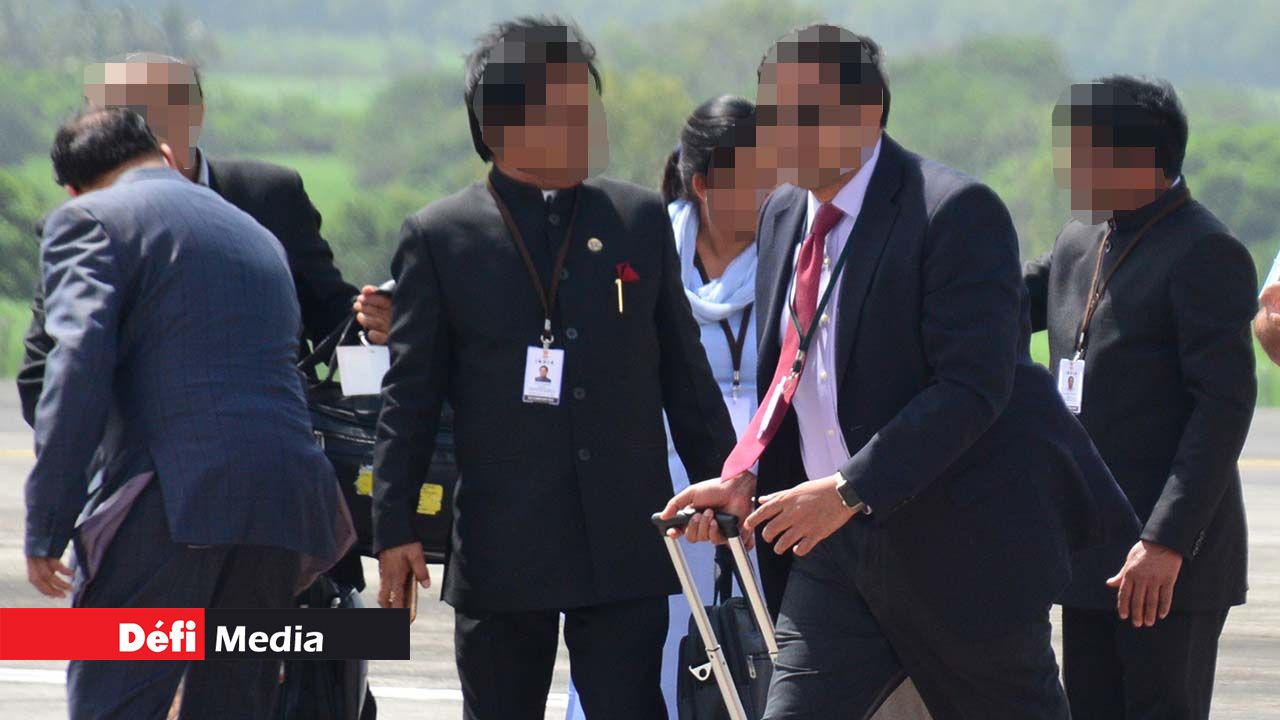 Des membres de la délégation d’un chef de gouvernement lors d’une visite à Maurice.