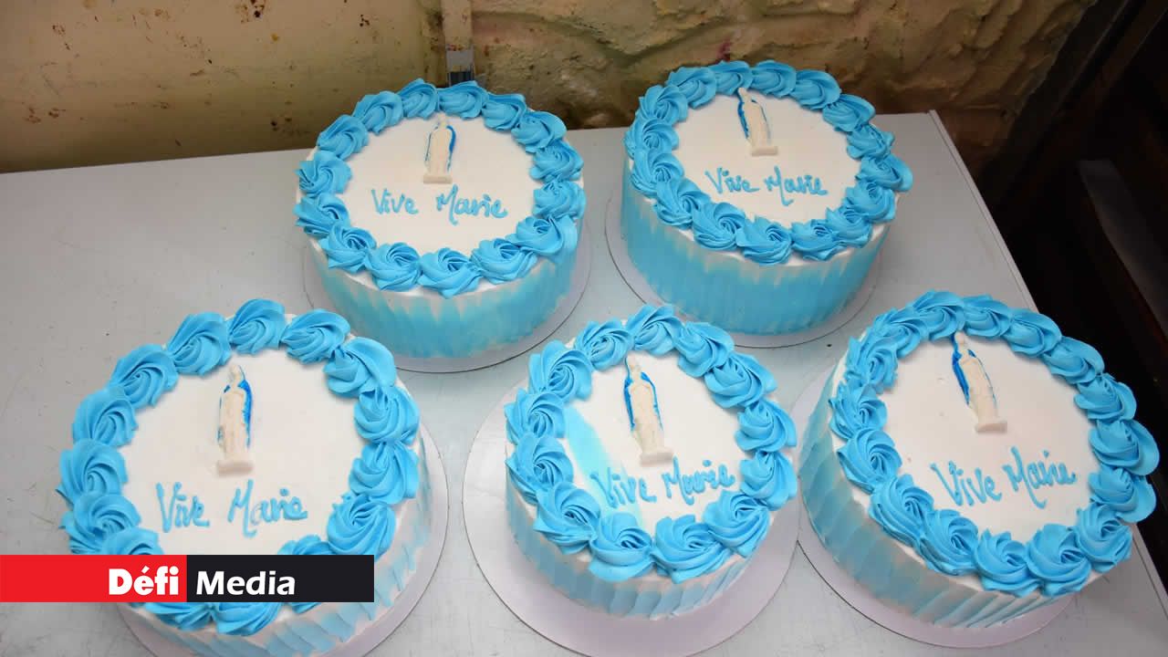 Le gâteau massepain, avec sa riche texture et ses saveurs traditionnelles, continue de captiver les cœurs des Mauriciens, une douceur intemporelle adorée par toutes les générations.