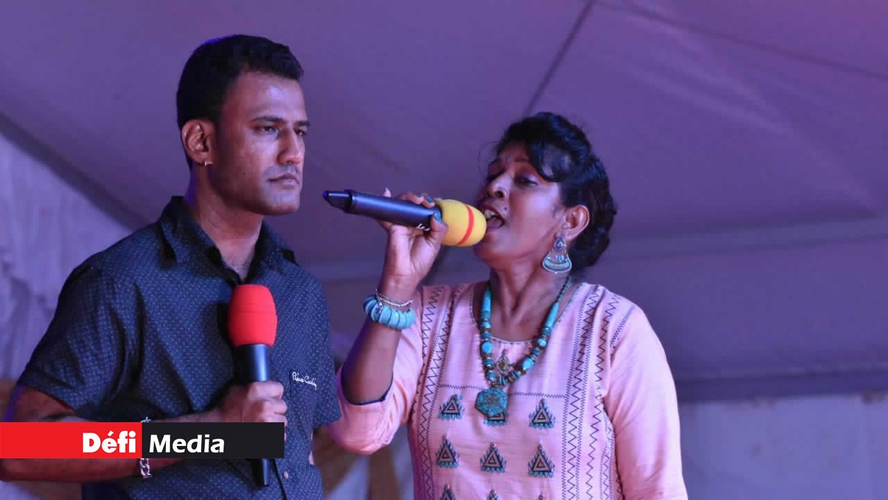 Le spectacle culturel, qui a duré près de quatre heures, a été assuré par plusieurs groupes. Divali