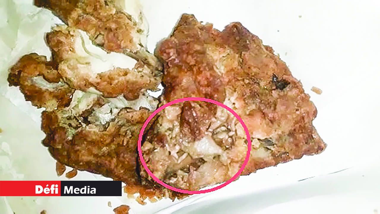 Des asticots trouvés dans du poulet