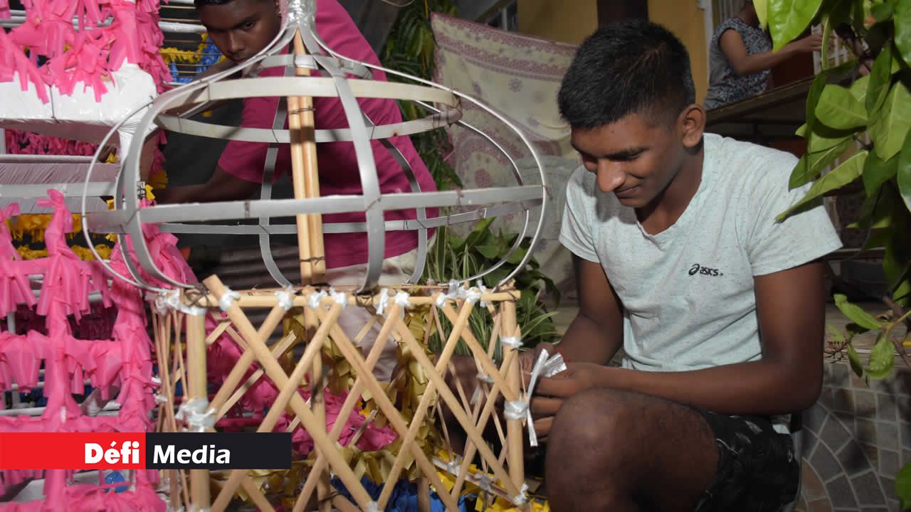La construction du « kanwar » est un moment de partage au nom de la foi au dieu Shiva. Maha Shivaratri