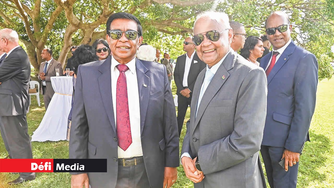 Les anciens président et vice-président de la République, Prithviraj Roopun et Eddy Boissezon, étaient présents à la Garden Party.