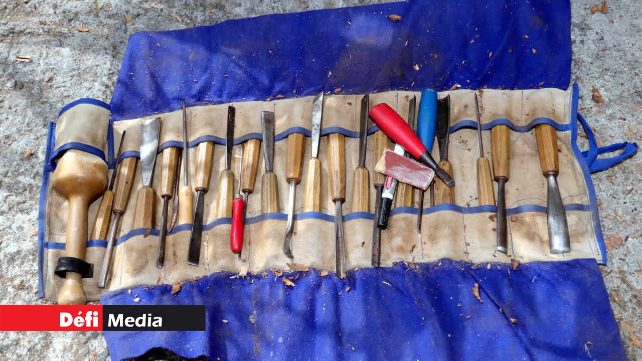 Les outils indispensables pour faire de la sculpture sur bois. Jean Lewis Dick