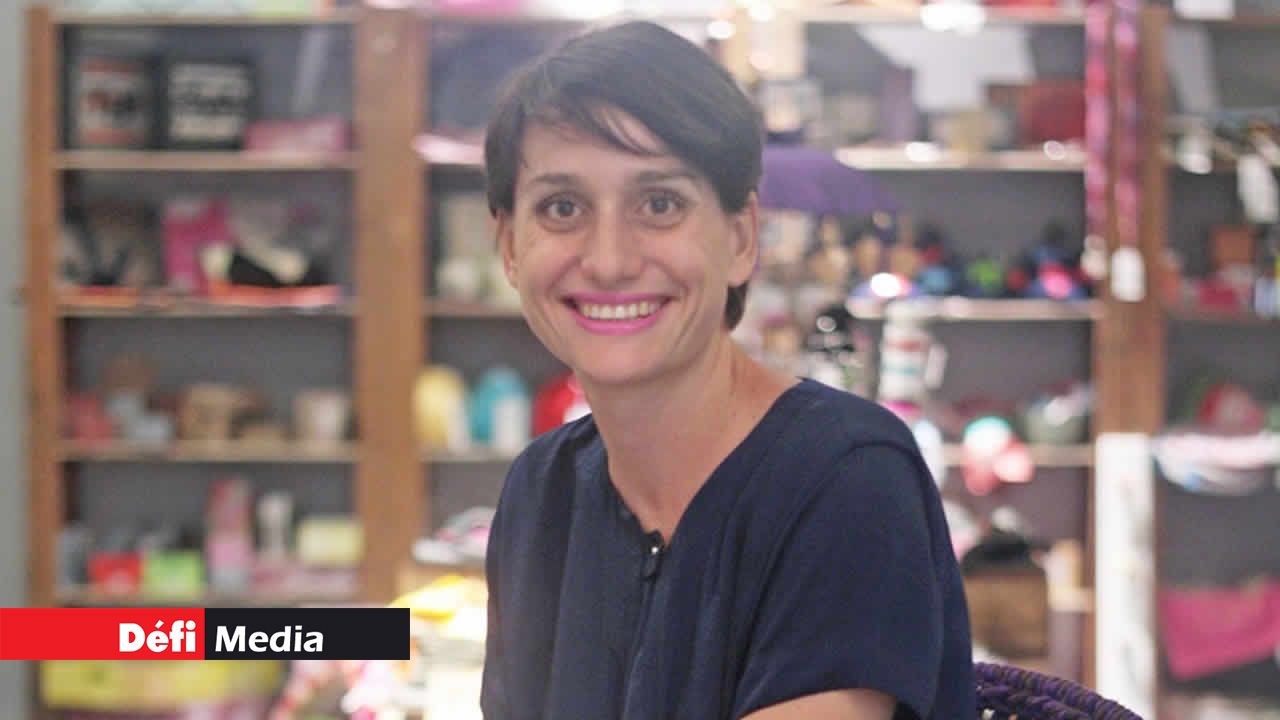 L’artiste a décroché le prix du second finaliste  au JCI Mauritius Creative Young Entrepreneur Award en septembre 2014.