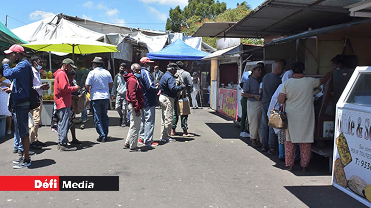 Les marchands de « street food » sont toujours autant sollicités...