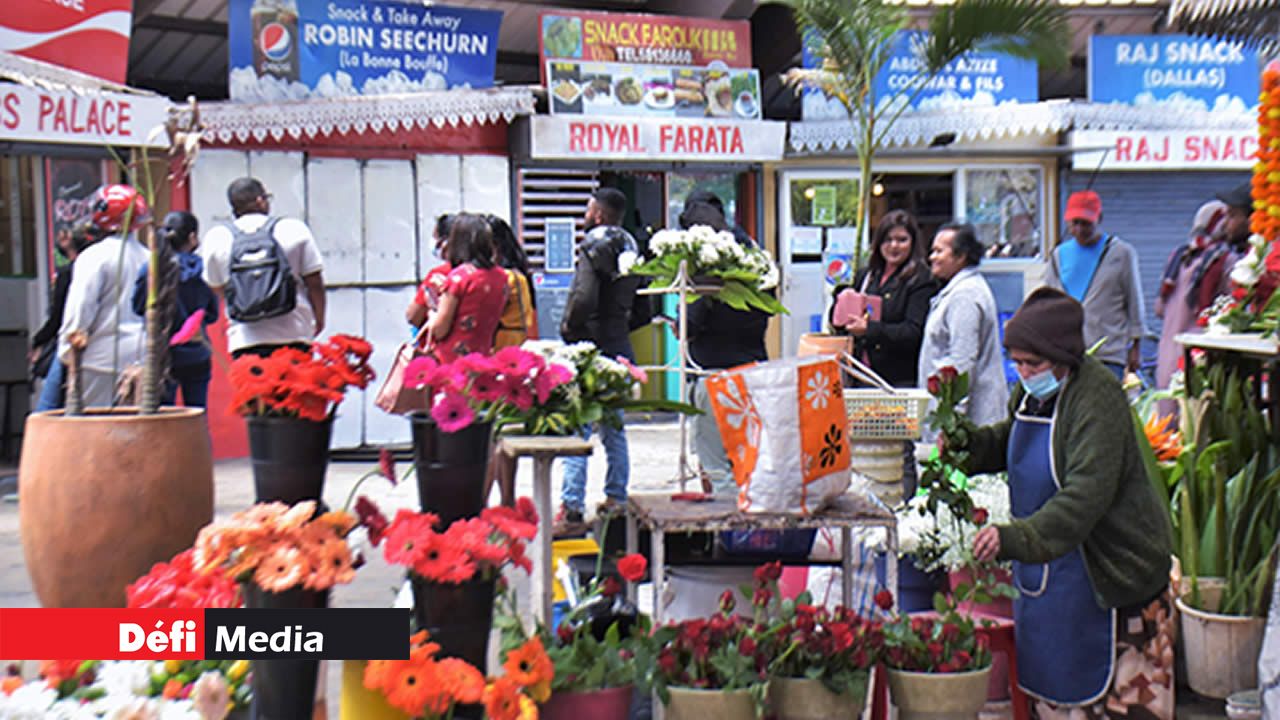 Des marchands travaillent au marché de Curepipe depuis des décennies.
