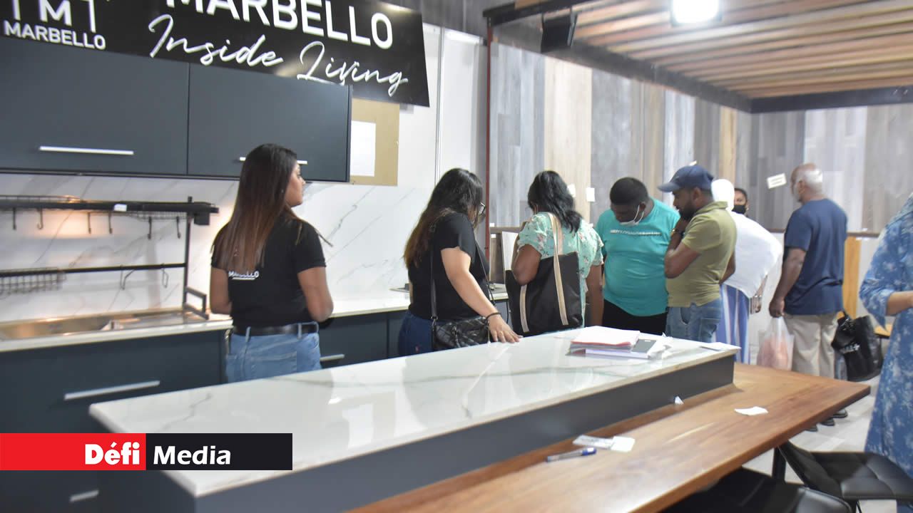 Caunhye Plaza est spécialisée dans les meubles de cuisine, appareils sanitaires et revêtements de sol.