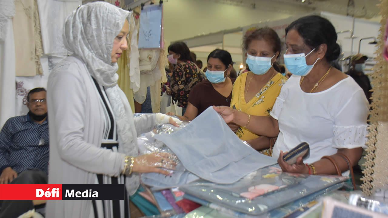 Ahsa Design a fait la part belle aux nappes ornées de broderies.