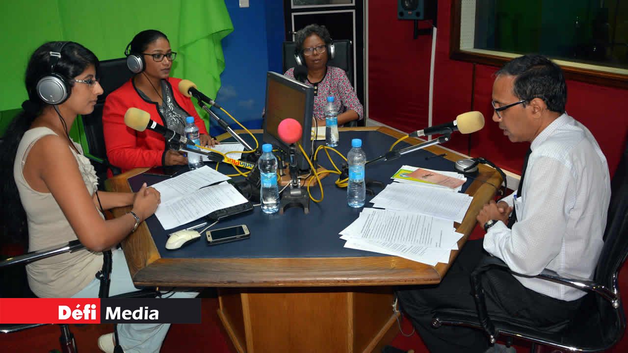 Les Drs Vinita Poorun, pédiatre et Fazil Khodaboccus, Community Physicial au ministère de la Santé.