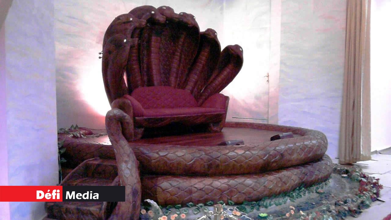 40 tonnes de bois utilisé pour réalisé ce Shresh Nag pour un centre de méditation. Raveen Jahree