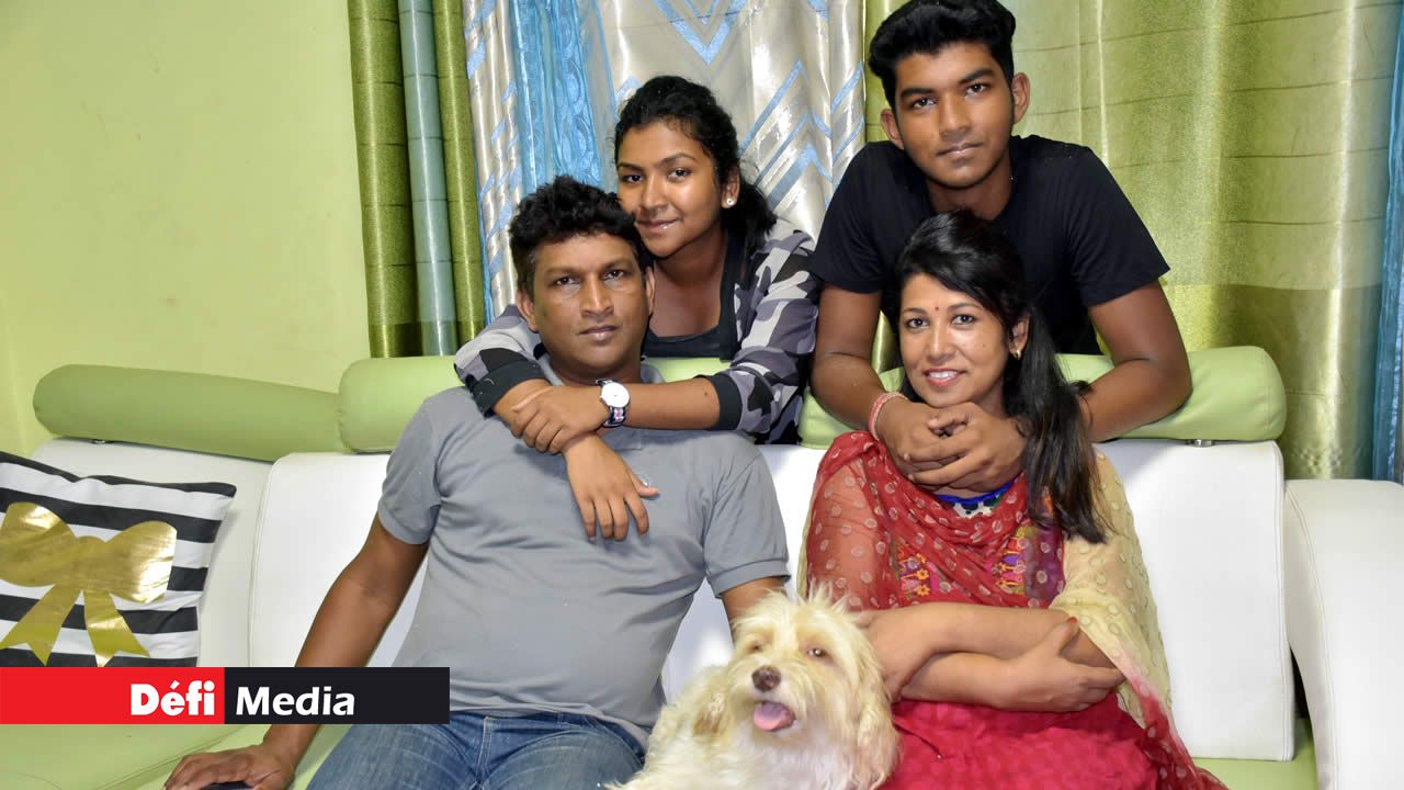 Raveen Jahree, son épouse Pravita, sa fille Rashmee et son fils Bhavesh. Raveen Jahree