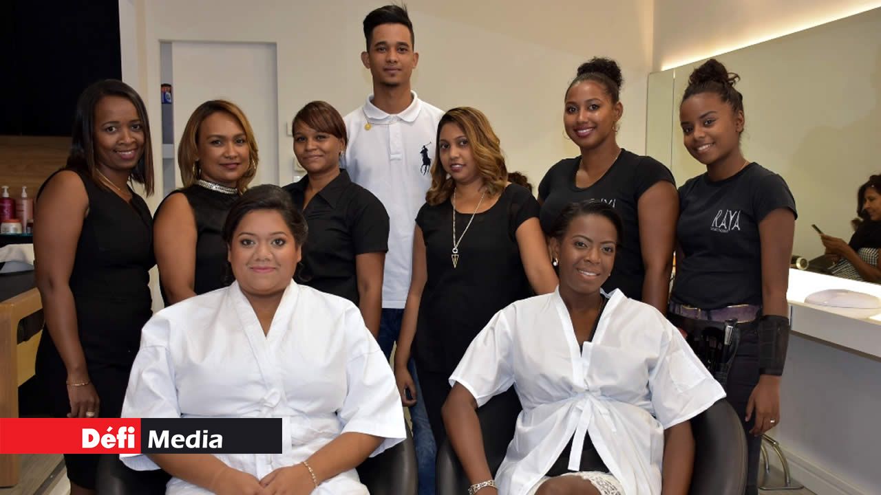Les futures mariées dans le salon d’Allure Coiffure au Caudan Waterfront. Saint Valentin