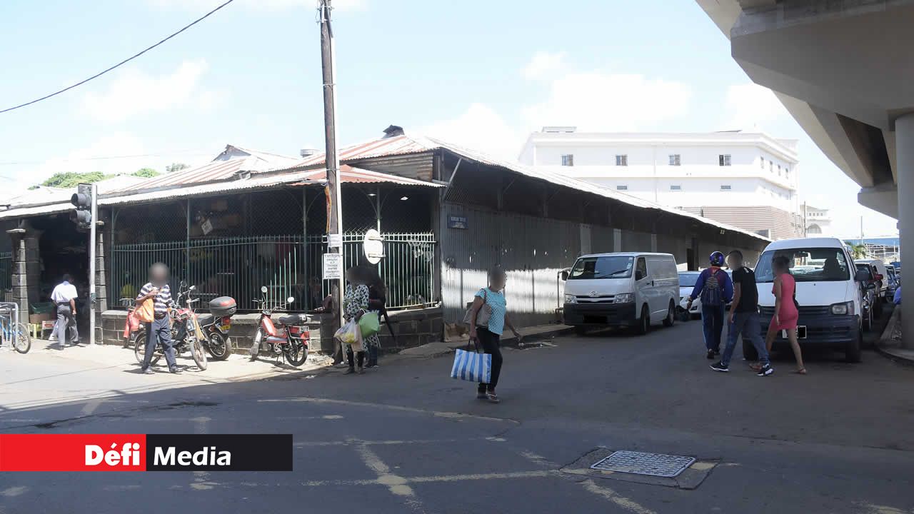 La rue Duncan Tailor, à côté du marché de Rose-Hill, est ouverte à la circulation. villes-soeurs