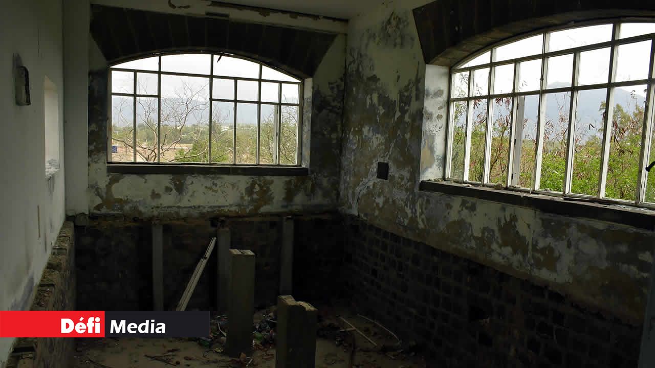 L’intérieur délabré du château Koenig. Au mépris de l’Histoire