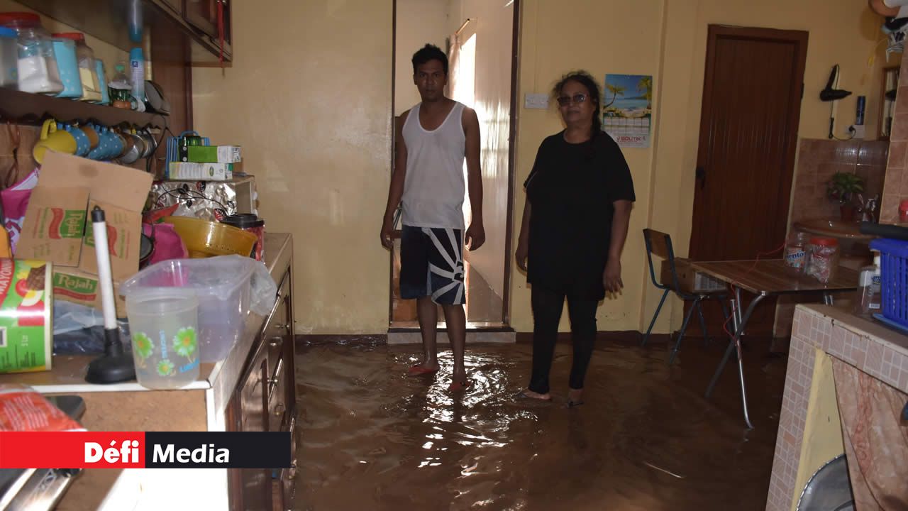 La famille Dooky dans les eaux. Dimanche pluvieux