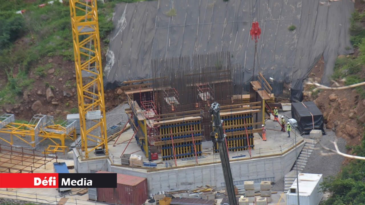 Le socle d’un pylône est composé de plus de 200 mètres cubes de béton.