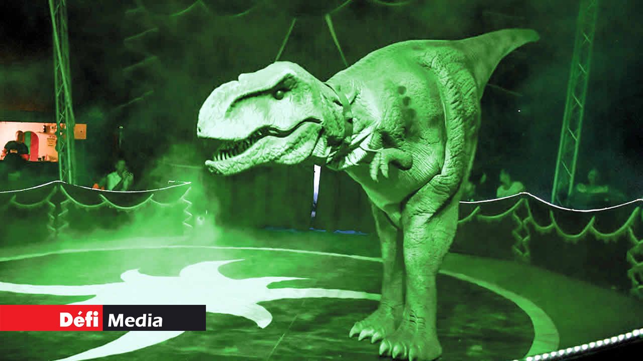 Un dinosaure robotisé a fasciné les spectateurs.