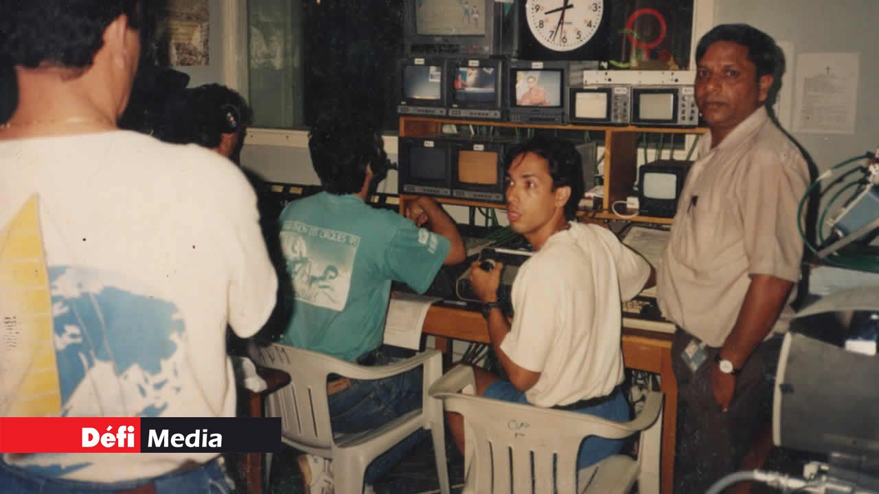 1990 : À la Seychelles Broadcasting Corporation, à l’occasion des Jeux des îles de l’océan Indien.