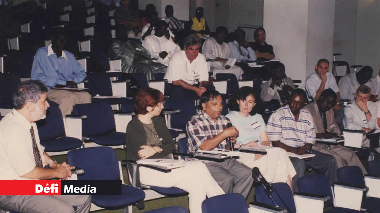1989 : À Dakar, au Sénégal, il prend la parole durant une conférence du Cirtef (Conseil international des Radios – télévisions d’expression française)