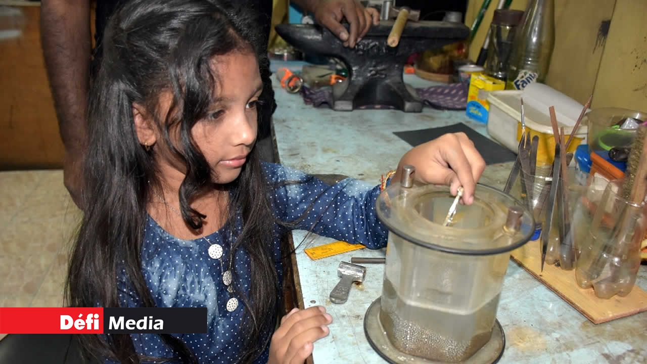 Après le cabronnage vient le lavage. Aliah Jhakri