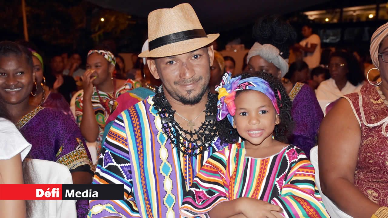 Les costumes traditionnels créoles étaient au rendez-vous. Festival Internasional Kreol