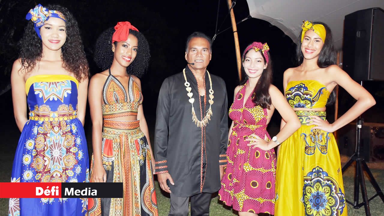 Photo souvenir de Karl Mootoosamy, consultant pour le FIK. Festival Internasional Kreol