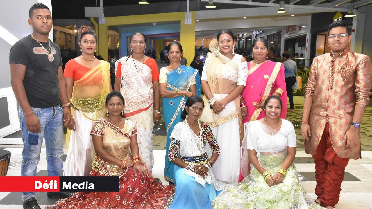 La prestation du Pailles Jhoomar Group a plu au public. Gamat Dan Vilaz