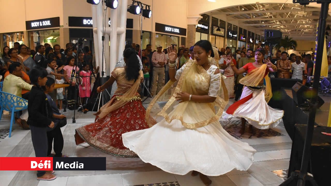 Le Pailles Jhoomar Group s’est déhanché énergétiquement. Gamat Dan Vilaz