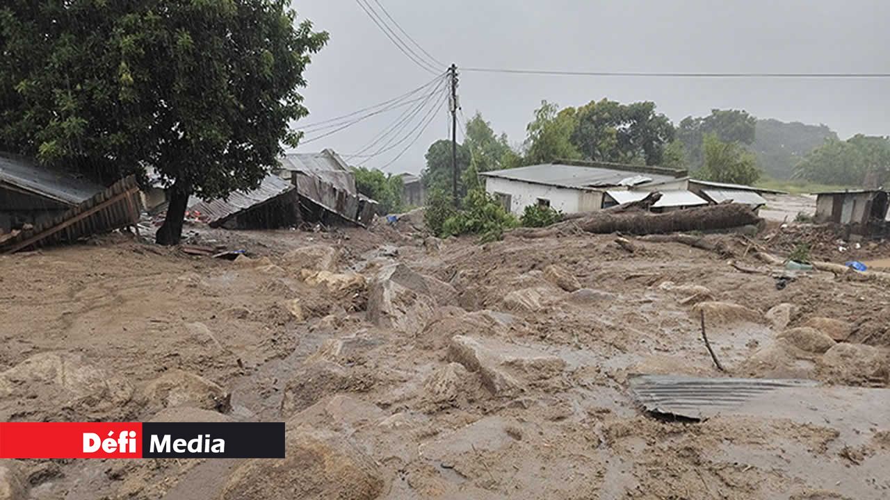 Les eaux de crue à Blantyre, résultant des fortes pluies qui ont suivi le passage de Freddy.