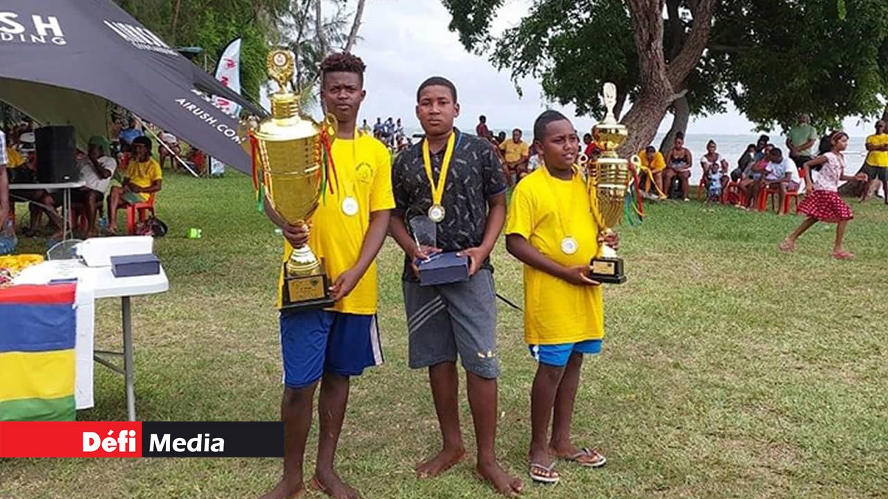 Les jeunes formés par Ti Regate Moris ont également pris la mer... avec succès.