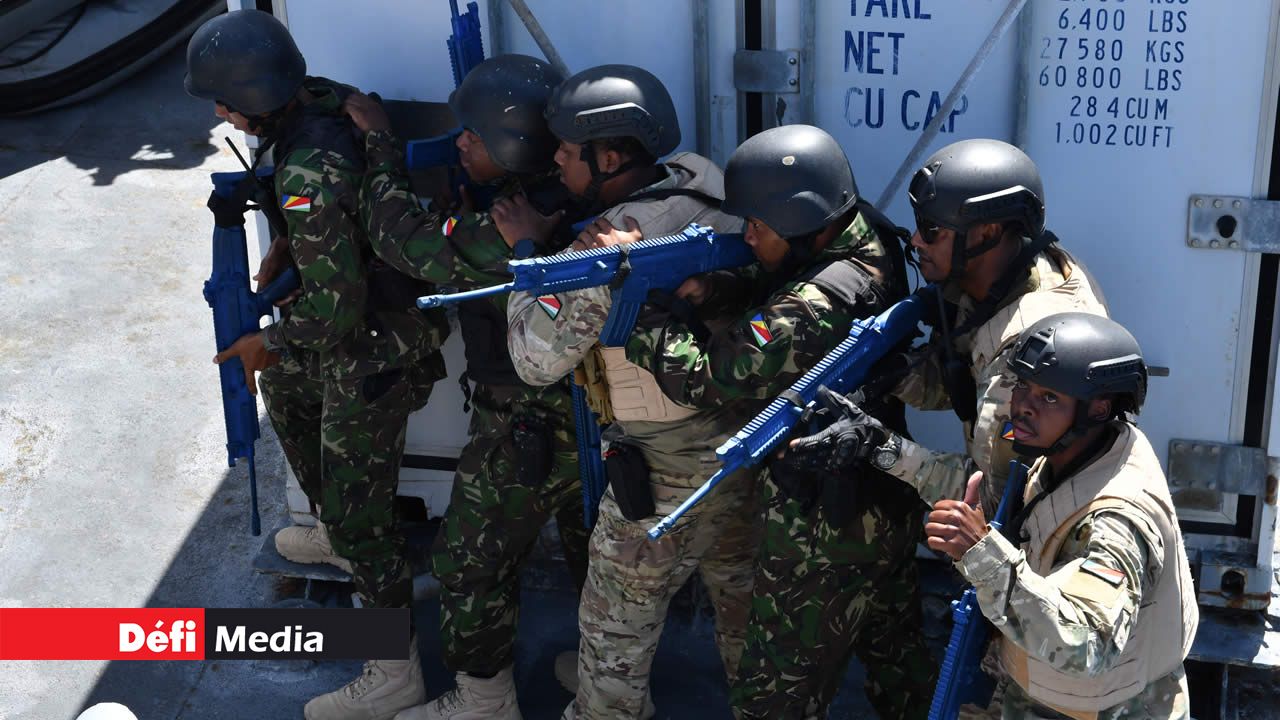 Les commandos vérifient si l’accès est libre.
