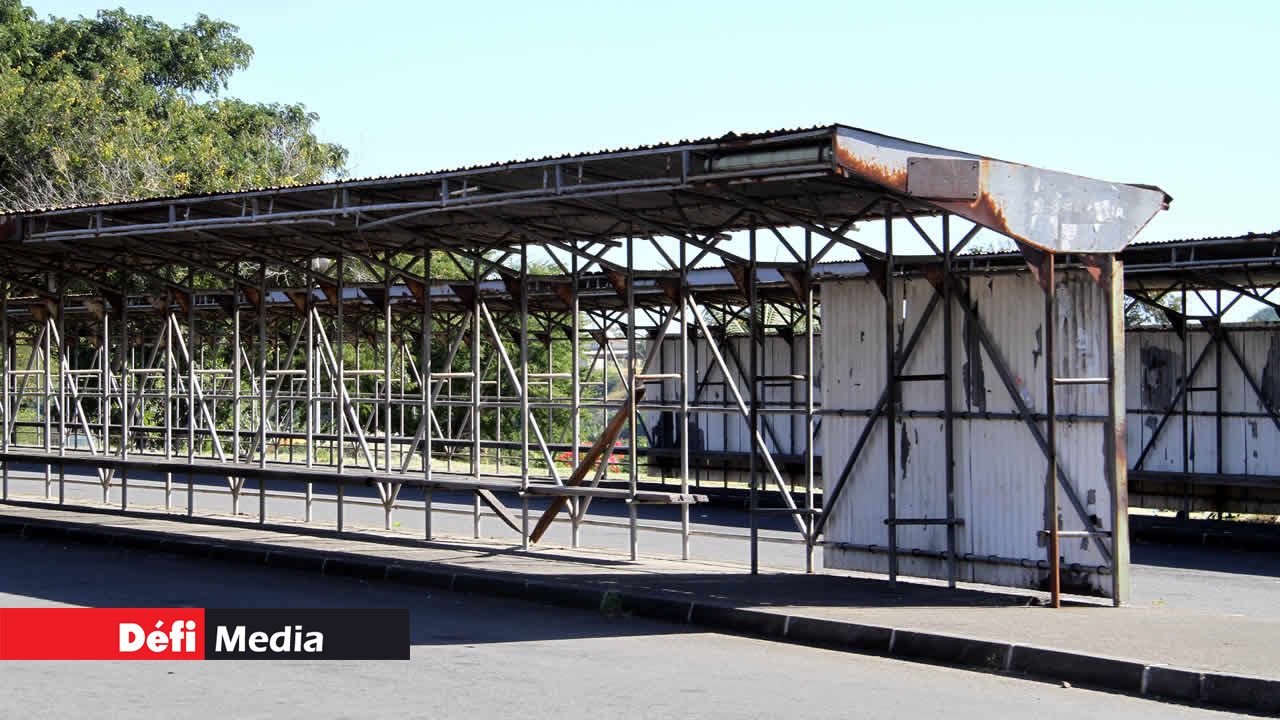Où sont passées les feuilles de tôle ? abribus