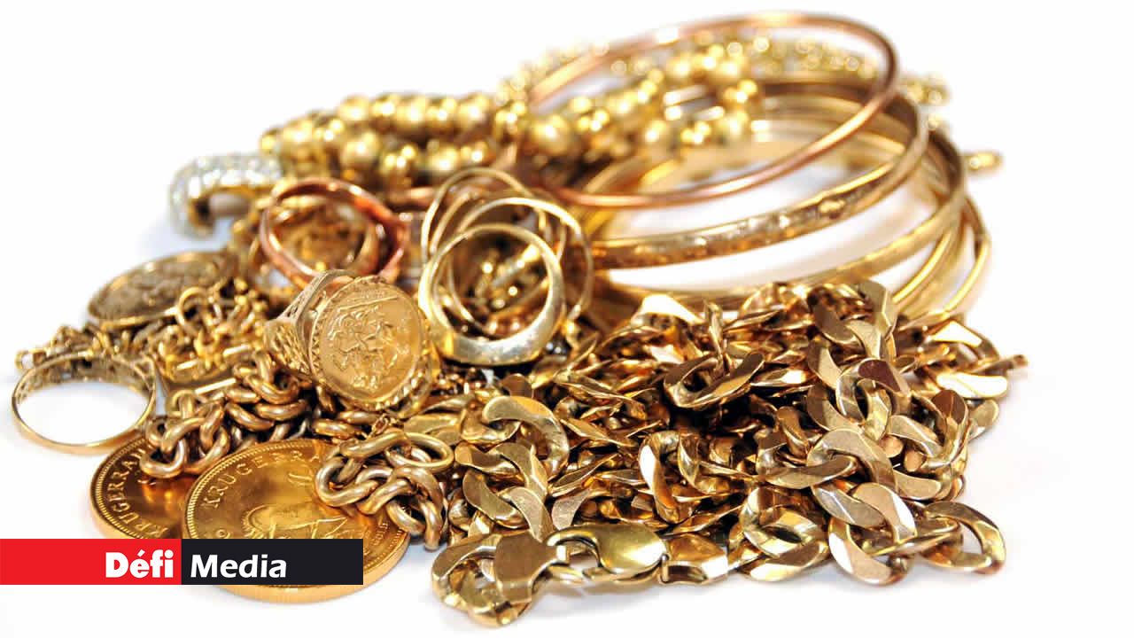 Une partie des bijoux a été revendue pour Rs 4 500.