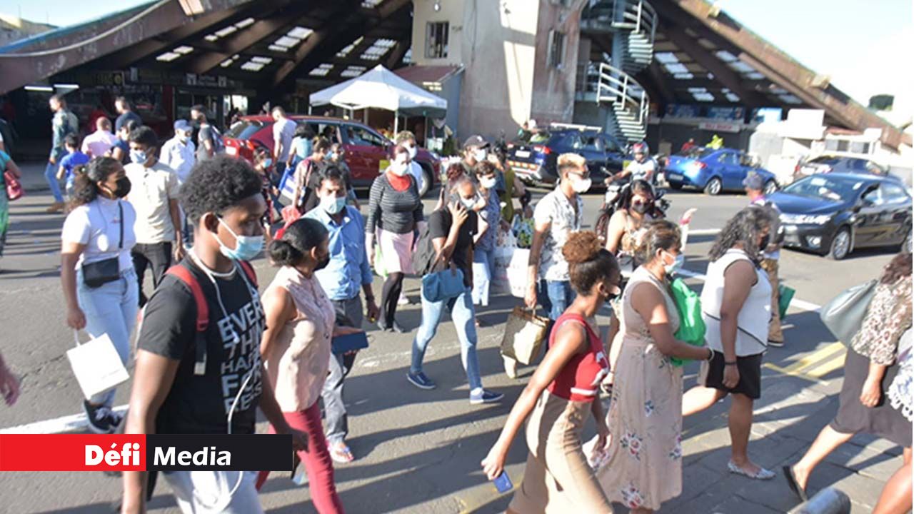 C’est l’effervescence. Les rues de la ville lumière grouillait de monde samedi. C’est l’effervescence. Les rues de la ville lumière grouillait de monde samedi.