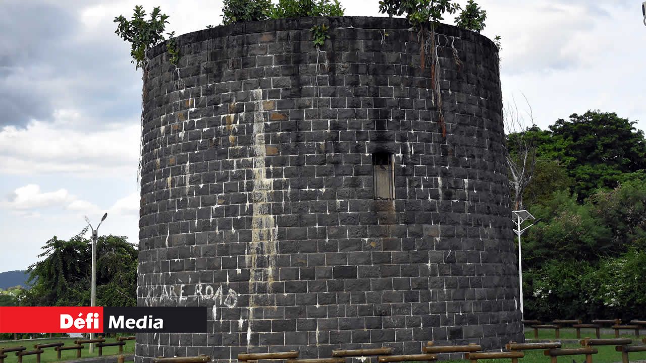 Tour Martello à l’entrée de Pointe-aux-Sables. Patrimoine