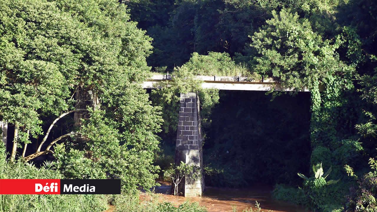 Vieux pont à Réduit, vis-a-vis du MSIRI. Patrimoine