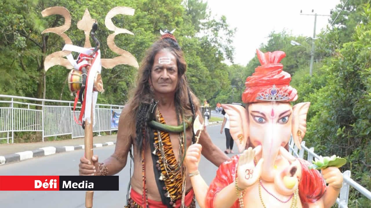 Un pèlerin habillé en Shiva. Pèlerinage de Maha Shivaratree