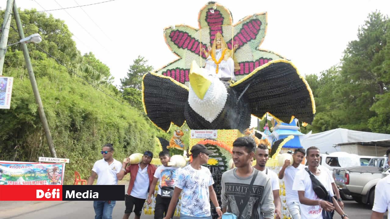 Un kanwar représentant un aigle. Pèlerinage de Maha Shivaratree