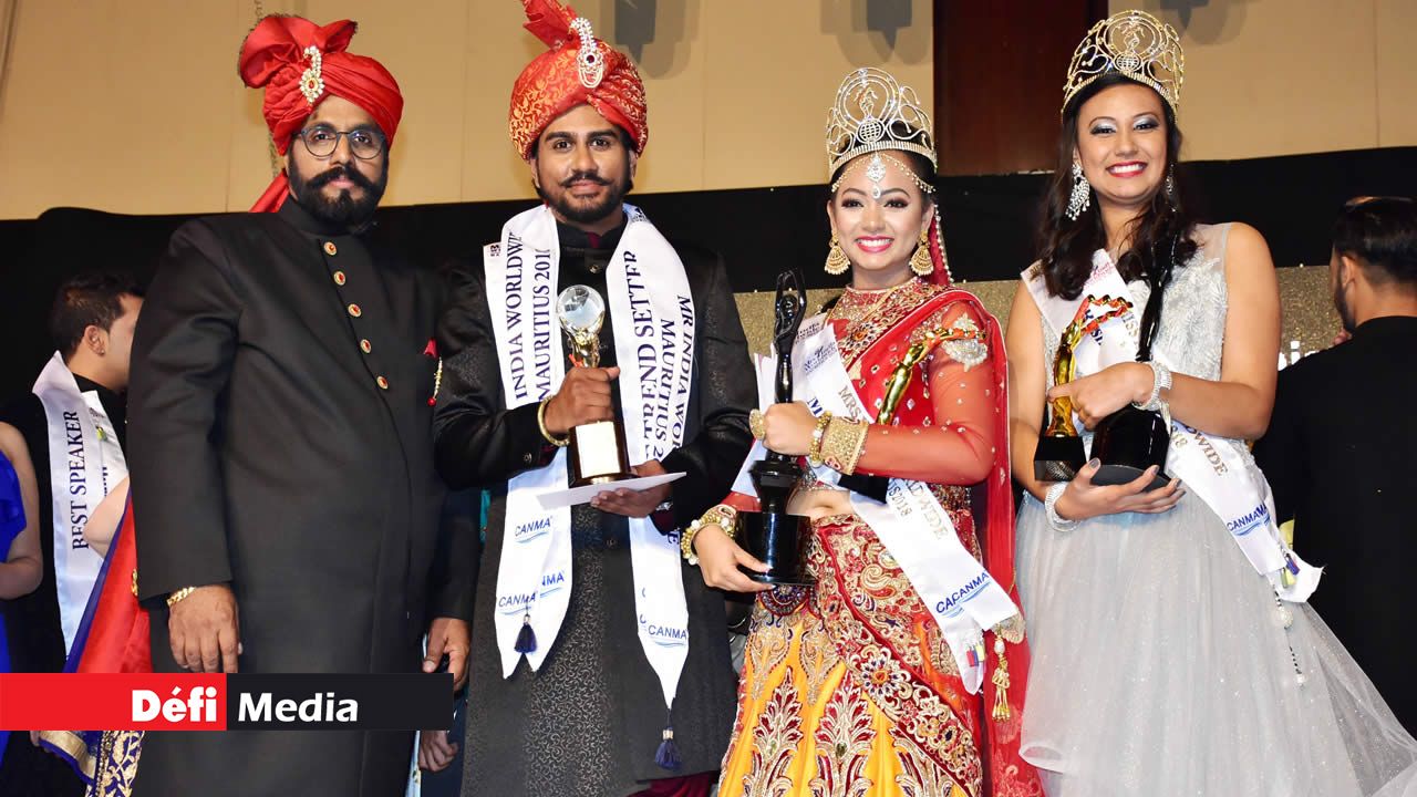 Raj Ramrachia, fondateur de CANMA, se tient aux côtés des nouveaux élus de MIWM :  Prema Nayeck, Pankaj Mohabeer et Roshnee Lutchmun. 