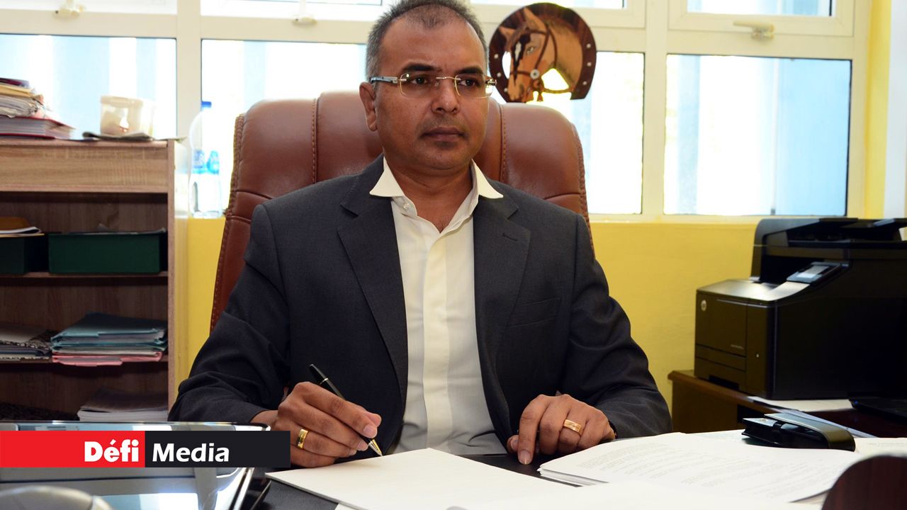 Me Sanjeev Teeluckdharry