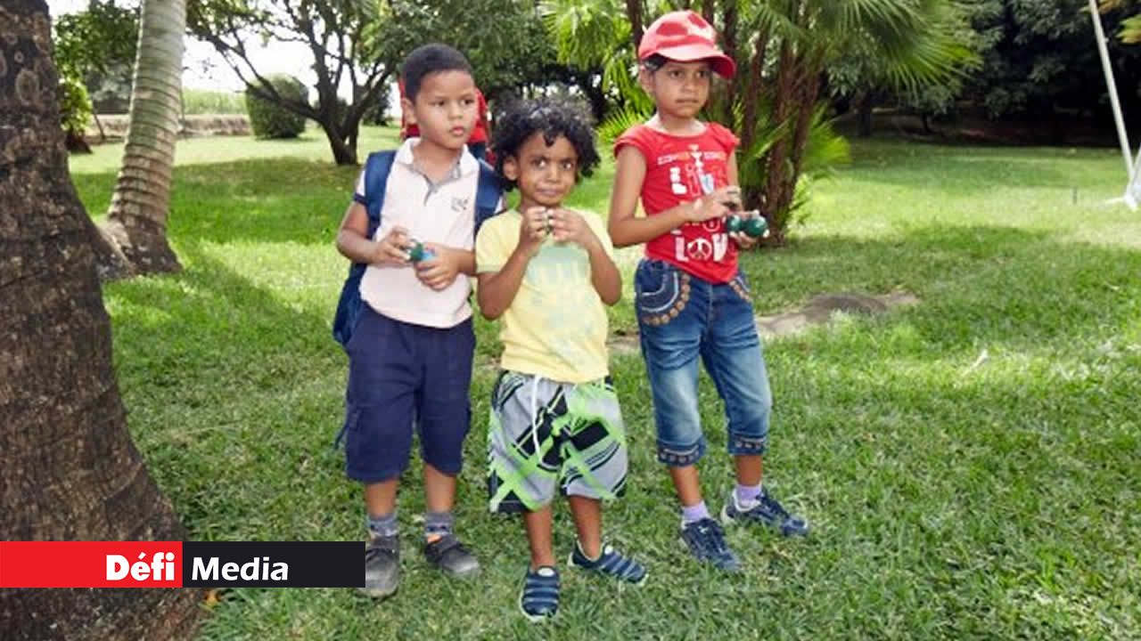 Si les enfants ne savent pas encore lire, les énigmes peuvent être en forme de photos. Célébrer Pâques en famille